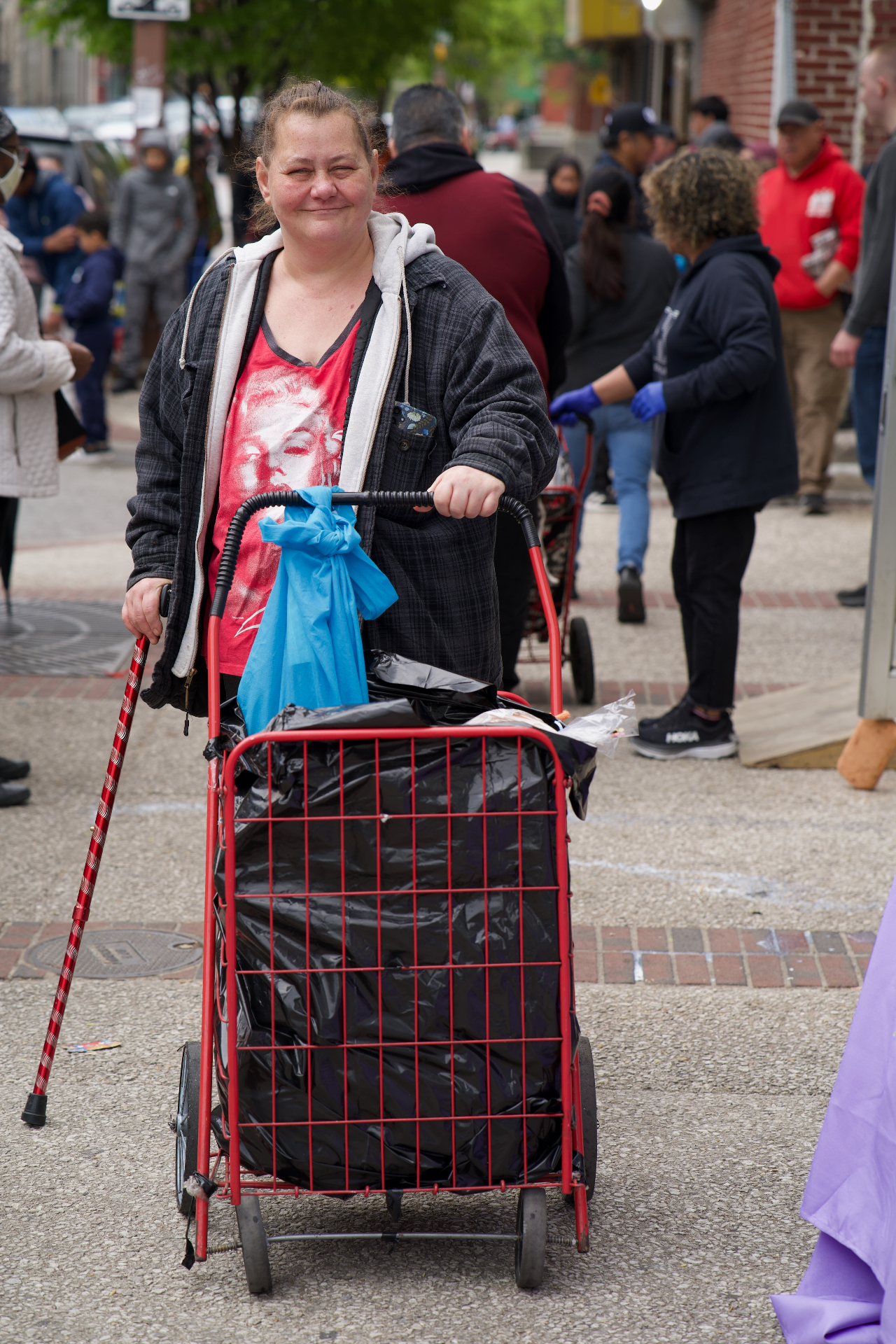 Community member with shopping cart receiving food assistance